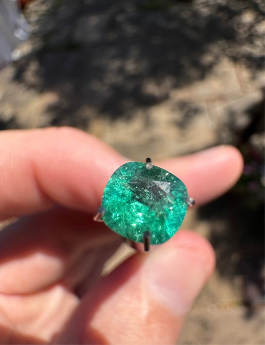 0.89ct Natural Colombian Cushion Cut Emerald (Certified Gemstone)